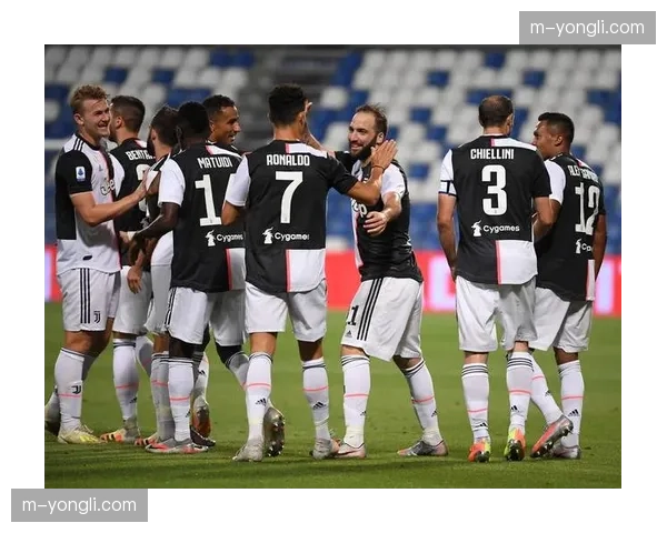 罗马主场3-0完胜克雷莫纳,马伦加盟后5场5球状态火热 罗马主场3-0完胜克雷莫纳,马伦加盟后5场5球状态火热