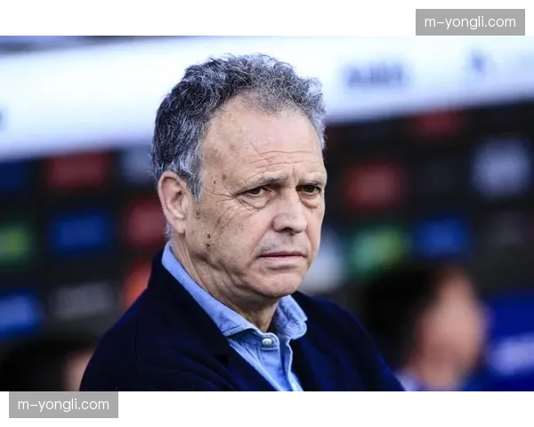 塞维利亚官方宣布主帅弗洛雷斯下课,B队教练暂代职务 塞维利亚官方宣布主帅弗洛雷斯下课,B队教练暂代职务