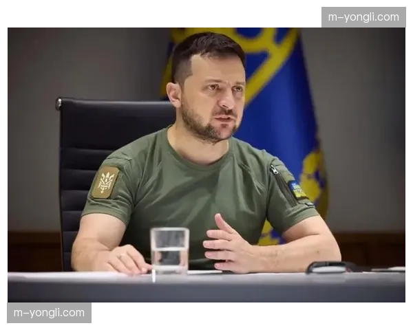 试举失败后，伊朗选手亲吻杠铃，平静离场